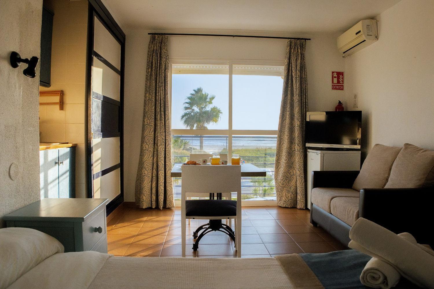 Hotel Playa Conil - Beachfront Studios & Suites Conil De La Frontera Extérieur photo
