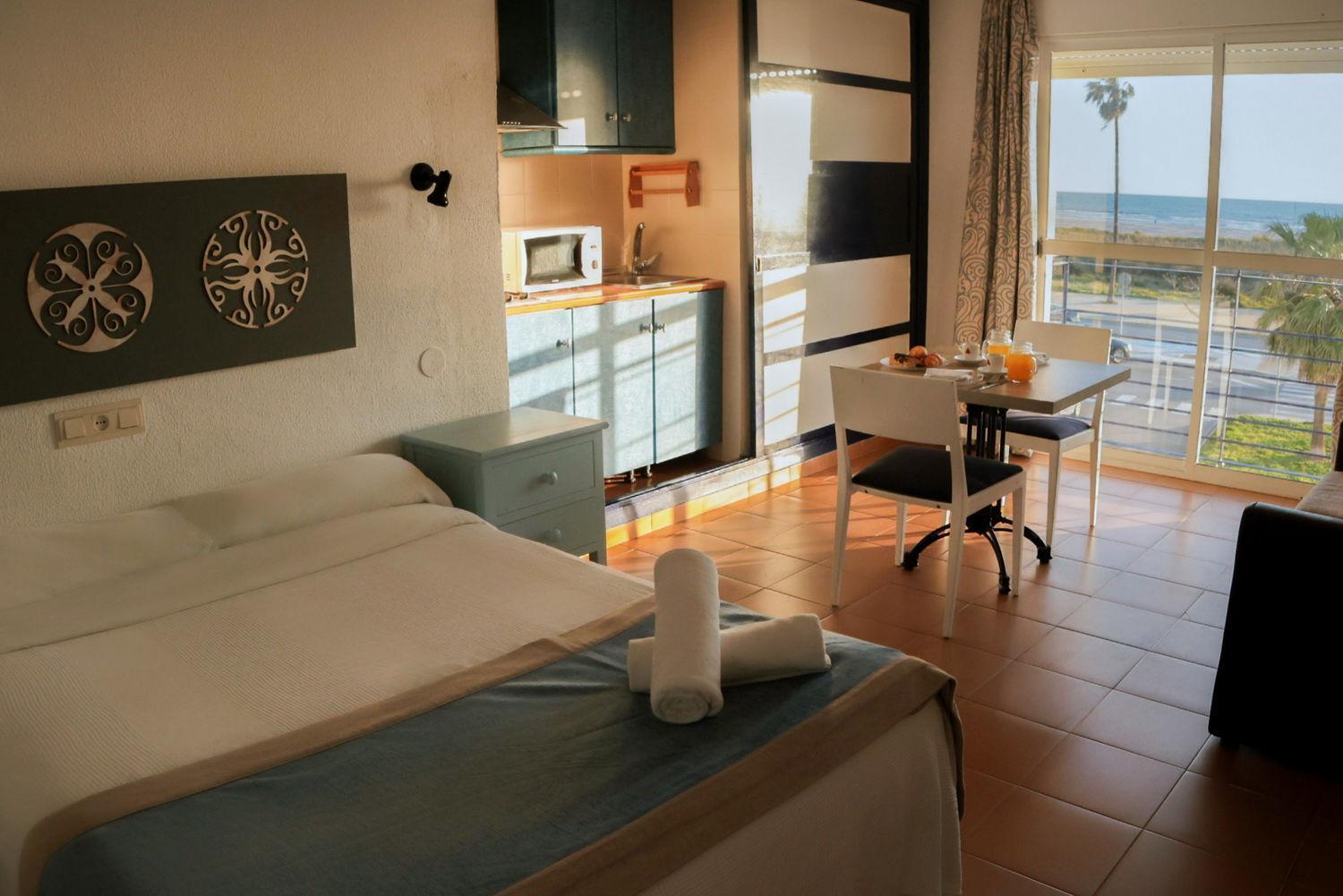 Hotel Playa Conil - Beachfront Studios & Suites Conil De La Frontera Extérieur photo