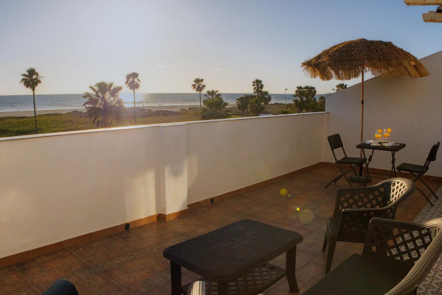 Hotel Playa Conil - Beachfront Studios & Suites Conil De La Frontera Extérieur photo